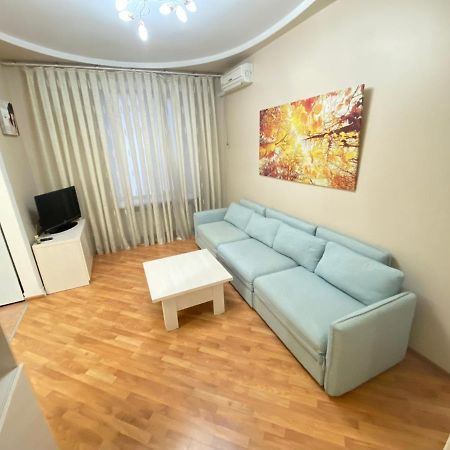 Stefan Cel Mare Apartment With 2 Rooms In The Heart Of คีชีเนา ภายนอก รูปภาพ