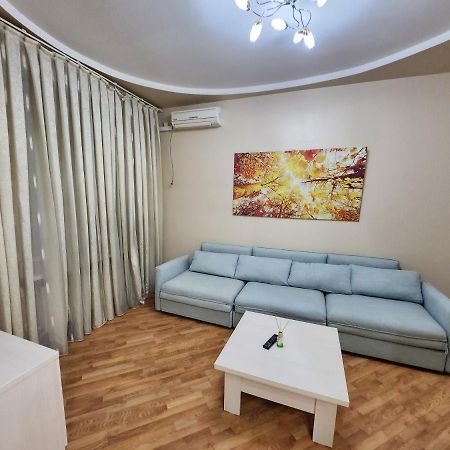 Stefan Cel Mare Apartment With 2 Rooms In The Heart Of คีชีเนา ภายนอก รูปภาพ