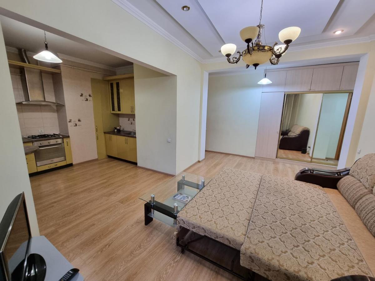 Stefan Cel Mare Apartment With 2 Rooms In The Heart Of คีชีเนา ภายนอก รูปภาพ