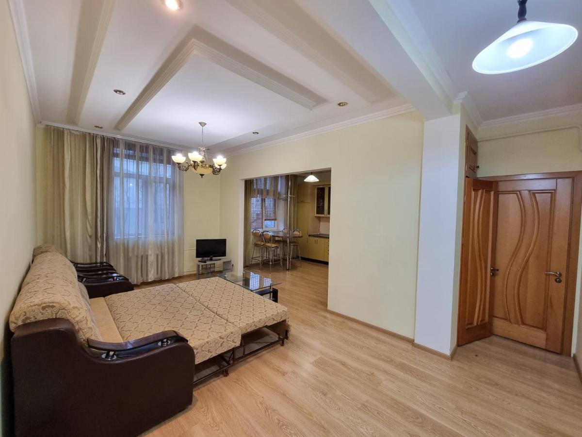 Stefan Cel Mare Apartment With 2 Rooms In The Heart Of คีชีเนา ภายนอก รูปภาพ