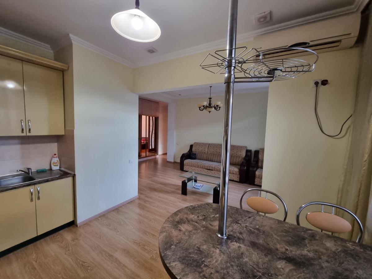 Stefan Cel Mare Apartment With 2 Rooms In The Heart Of คีชีเนา ภายนอก รูปภาพ