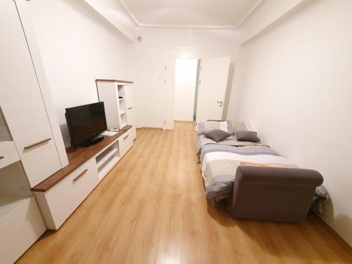 Stefan Cel Mare Apartment With 2 Rooms In The Heart Of คีชีเนา ภายนอก รูปภาพ