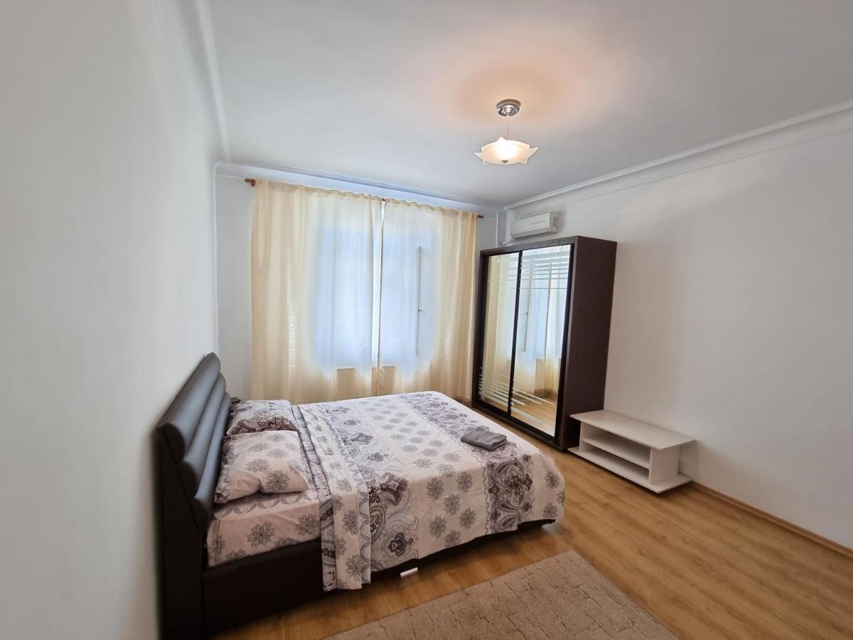 Stefan Cel Mare Apartment With 2 Rooms In The Heart Of คีชีเนา ภายนอก รูปภาพ