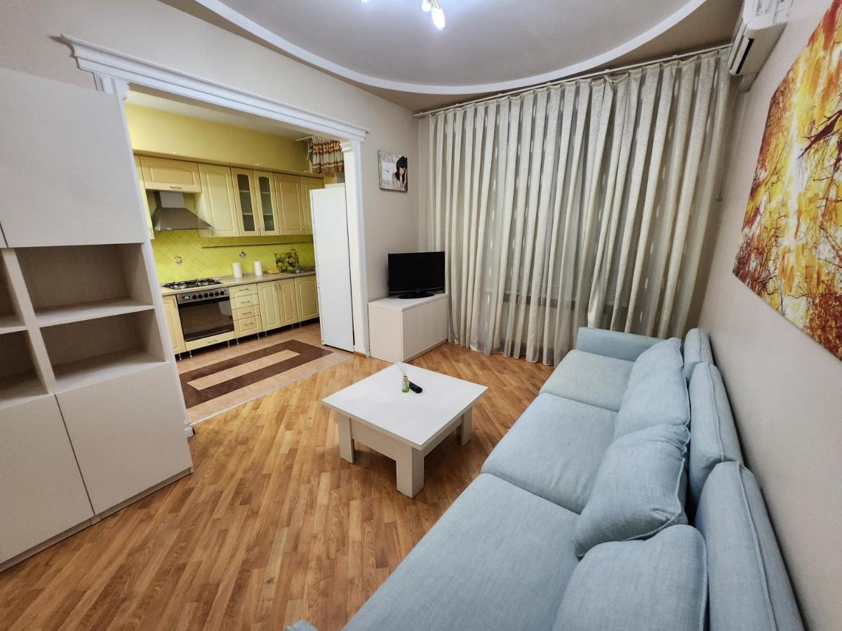 Stefan Cel Mare Apartment With 2 Rooms In The Heart Of คีชีเนา ภายนอก รูปภาพ