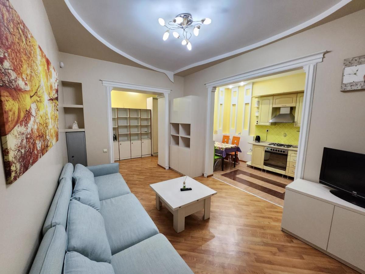 Stefan Cel Mare Apartment With 2 Rooms In The Heart Of คีชีเนา ภายนอก รูปภาพ