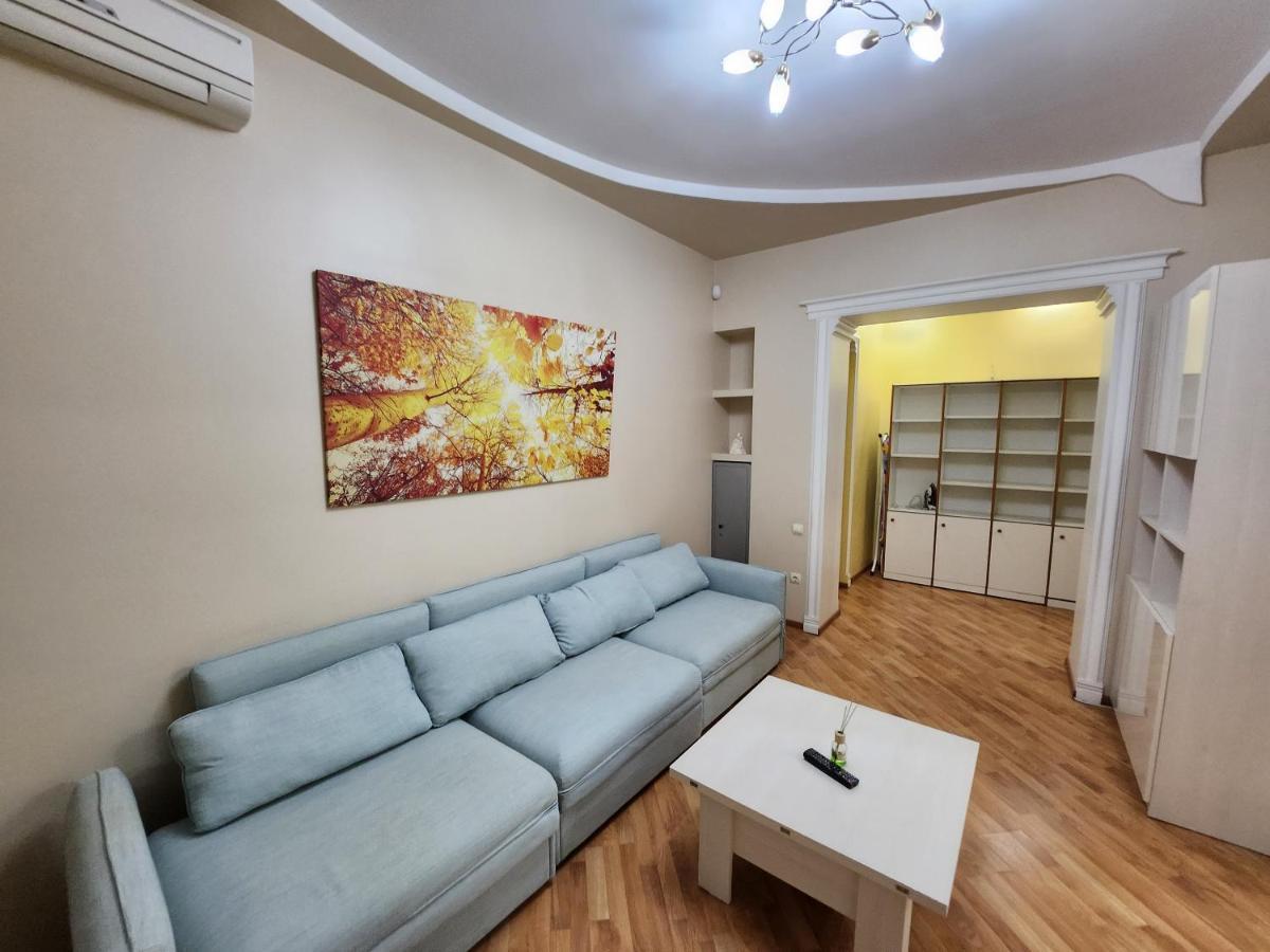 Stefan Cel Mare Apartment With 2 Rooms In The Heart Of คีชีเนา ภายนอก รูปภาพ