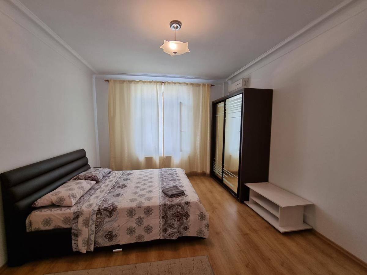 Stefan Cel Mare Apartment With 2 Rooms In The Heart Of คีชีเนา ภายนอก รูปภาพ